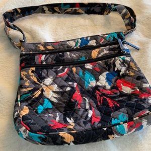 Handbag Crossbody Zippered pockets handbag excellent condition very roomy bag.